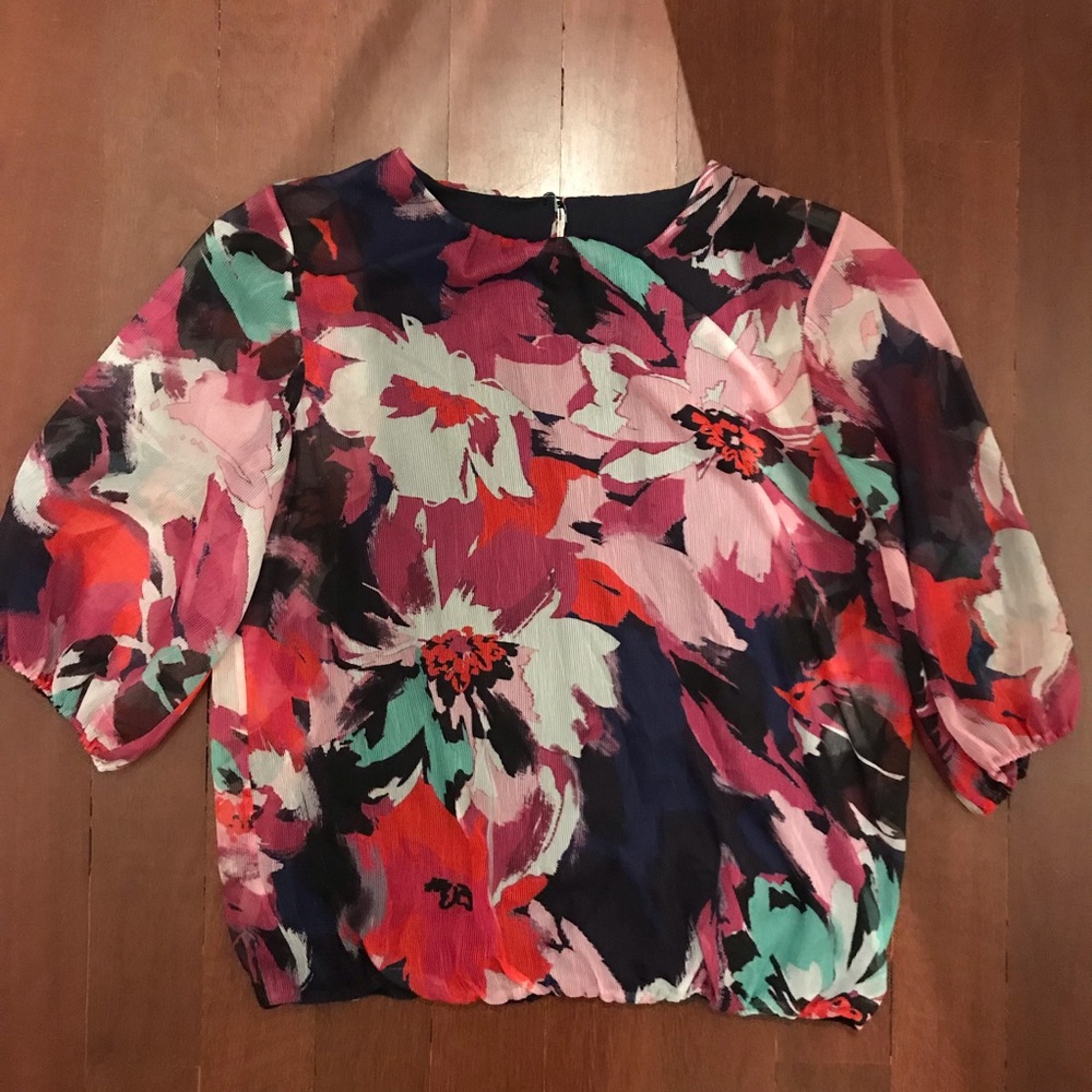 Floral 3/4 sleeve top, never worn - Picture 1 of 5